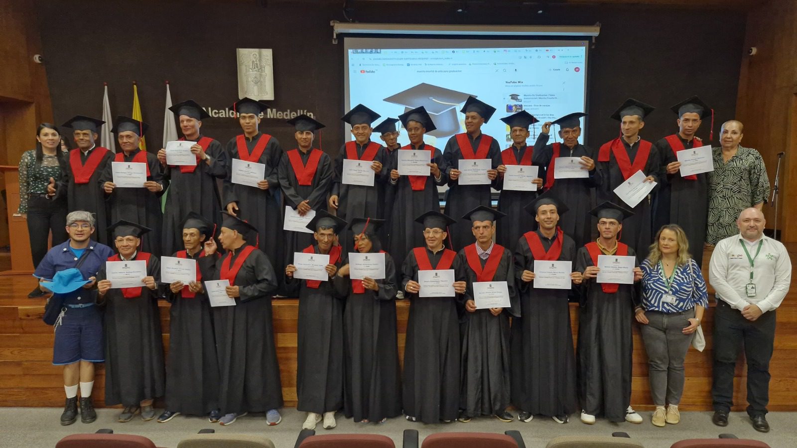 Exhabitantes de calle de Medellín se graduaron de su proceso de resocialización