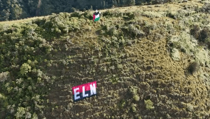 Hallan bandera del ELN sobre una montaña en San Antonio de Prado