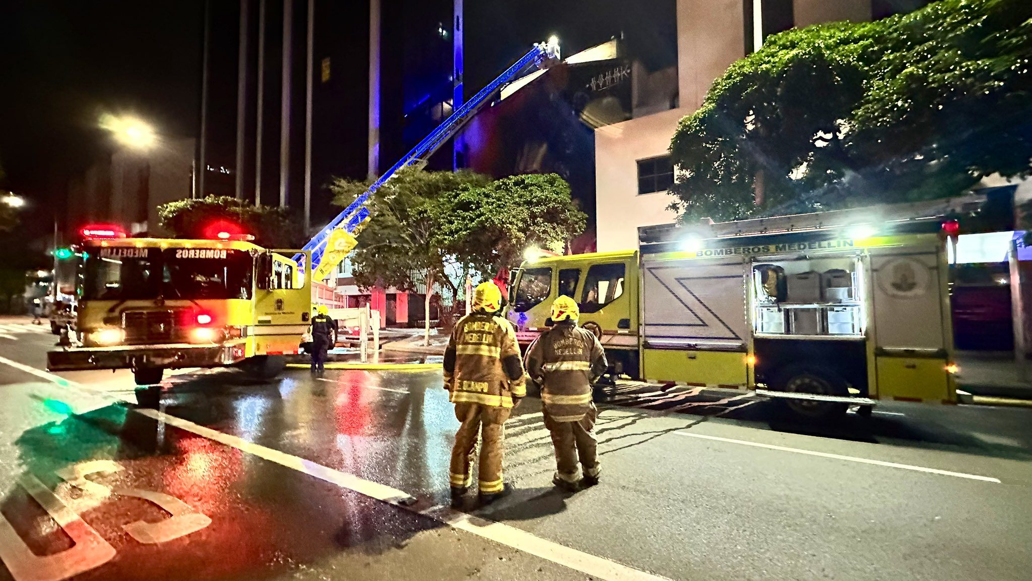 Incendio afectó séptimo piso de la Clínica Fundadores y obligó al traslado de 150 pacientes