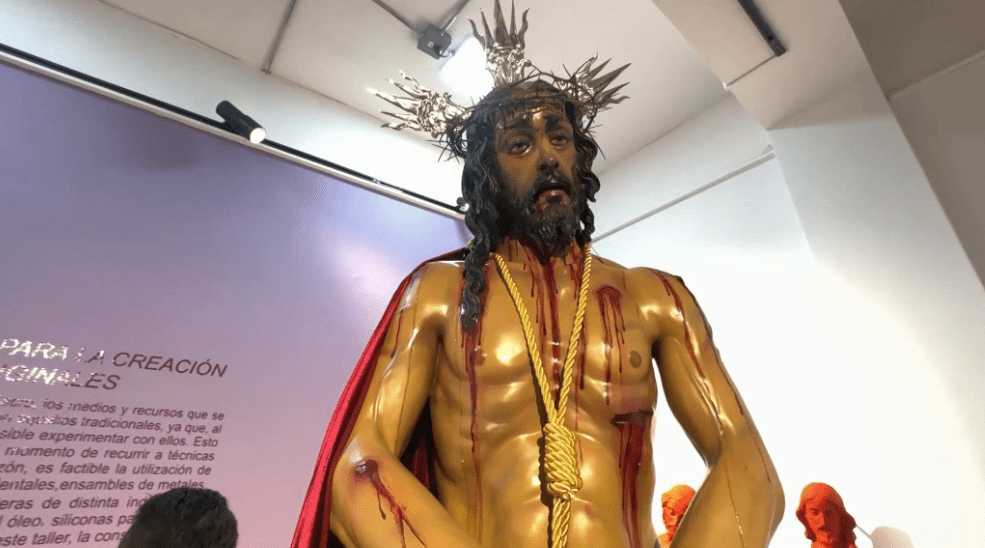 '20 Años Esculpiendo a Dios', la exposición de cerámicas que sorprende a todos