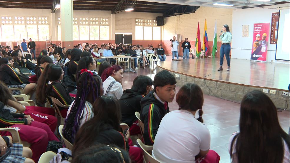 3000 estudiantes en Medellín ser formarán en habilidades digitales