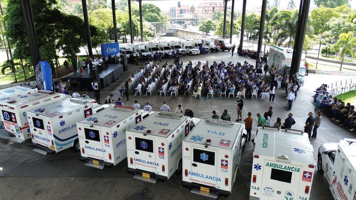 Gobernador de Antioquia desmiente a Petro sobre entrega de ambulancias en el departamento
