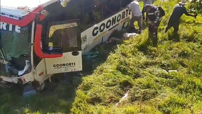 Accidente de tránsito en la vía Granada - San Carlos deja 15 heridos