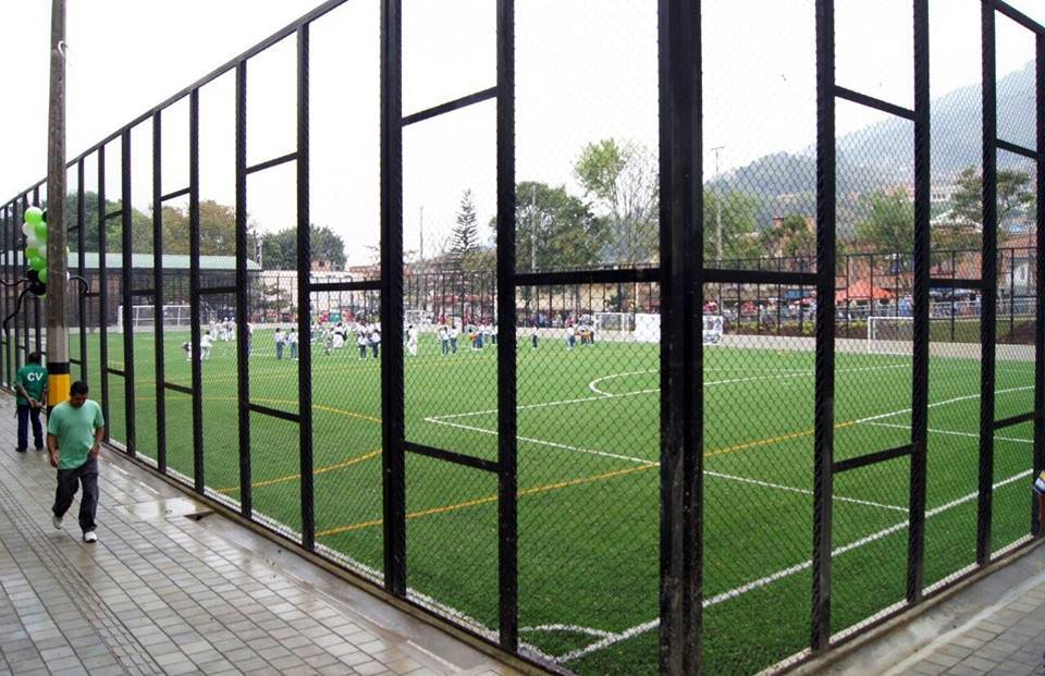 La Alcaldía de Medellín entregó la cancha Alejandro Echavarría en la comuna 9, beneficiando a 11.300 personas.