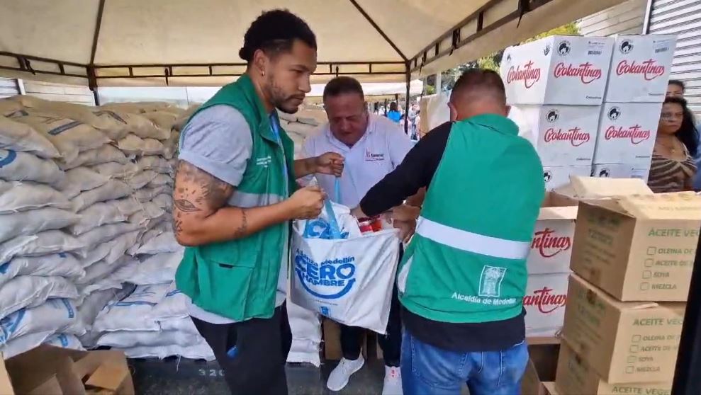 En Medellín han entregado más de 125 mil paquetes alimentarios a familias vulnerables