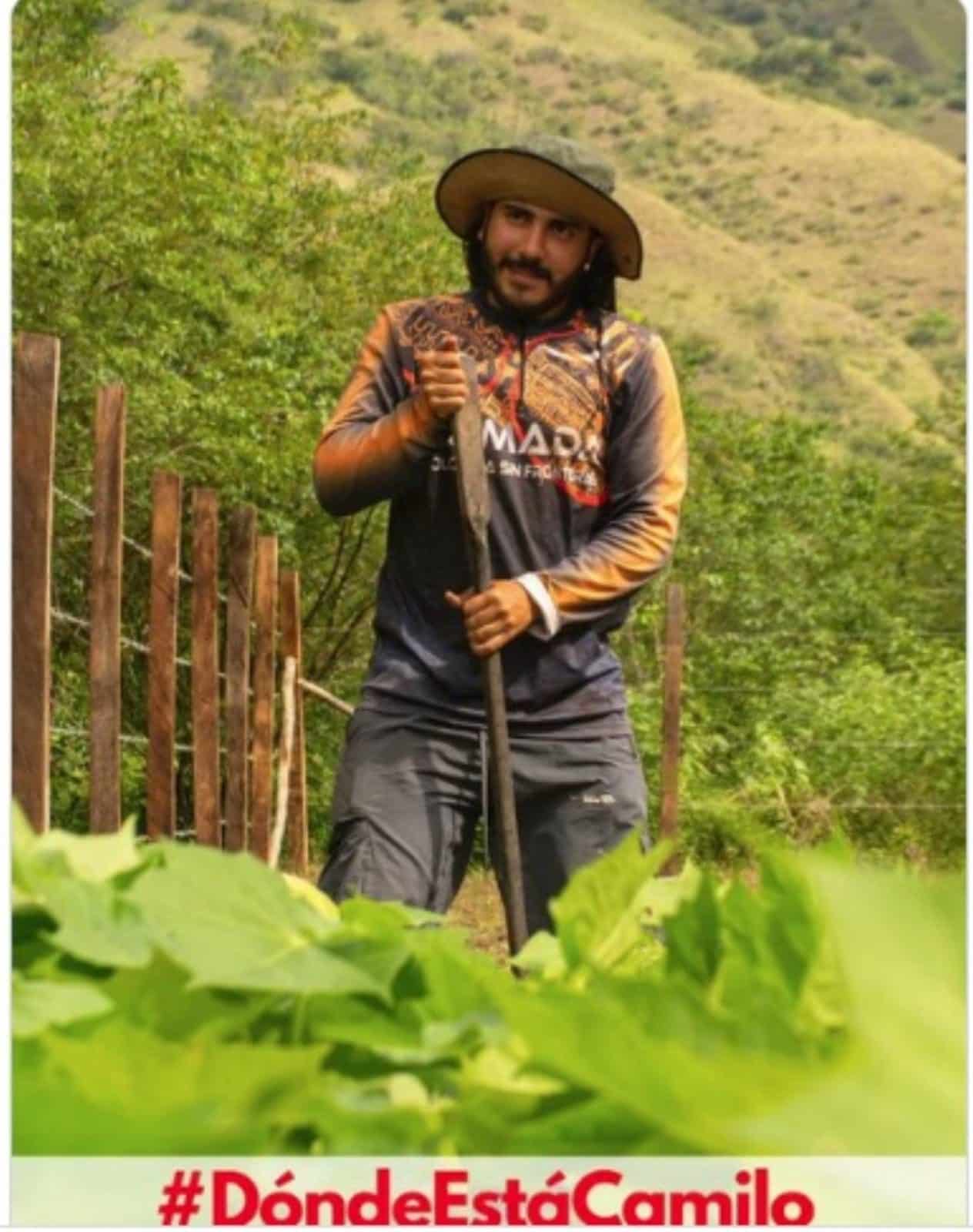 Claudia Yepes, madre del ingeniero Andrés Camilo Peláez, ha contado cada uno de los días desde la desaparición de su hijo, ocurrida el 4 de abril de 2022 en San Andrés de Cuerquia, al norte de Antioquia. Este 2 de enero, Yepes recordó en su cuenta de X que ya son 1.001 días sin información clara sobre su paradero.