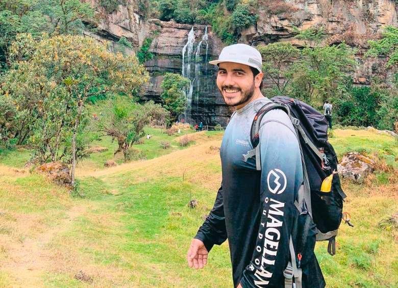 Claudia Yepes, madre del ingeniero Andrés Camilo Peláez, ha contado cada uno de los días desde la desaparición de su hijo, ocurrida el 4 de abril de 2022 en San Andrés de Cuerquia, al norte de Antioquia. Este 2 de enero, Yepes recordó en su cuenta de X que ya son 1.001 días sin información clara sobre su paradero.