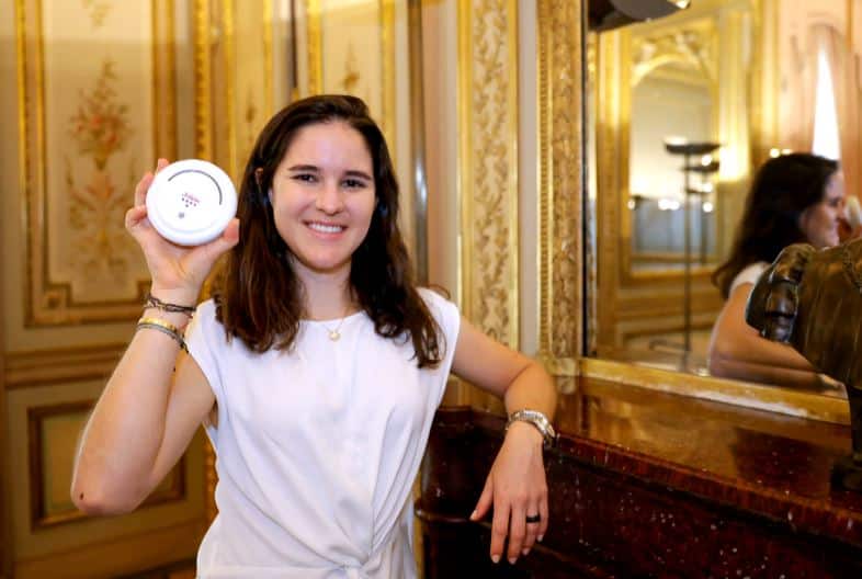 Antioqueña recibe premio internacional por crear dispositivo que ayuda a la detección del cáncer de seno