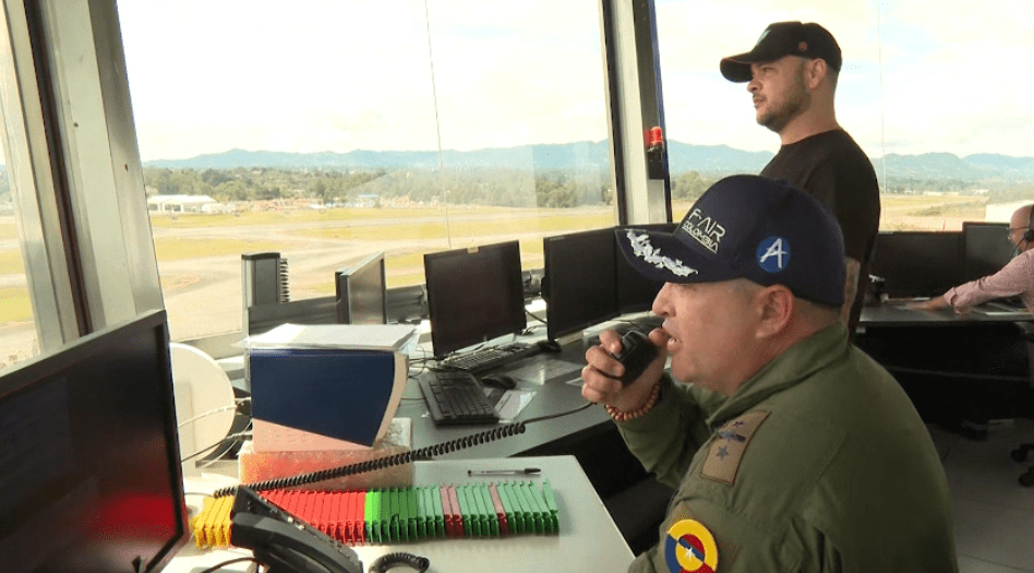 Así es el trabajo en la torre de control del aeropuerto José María Córdova