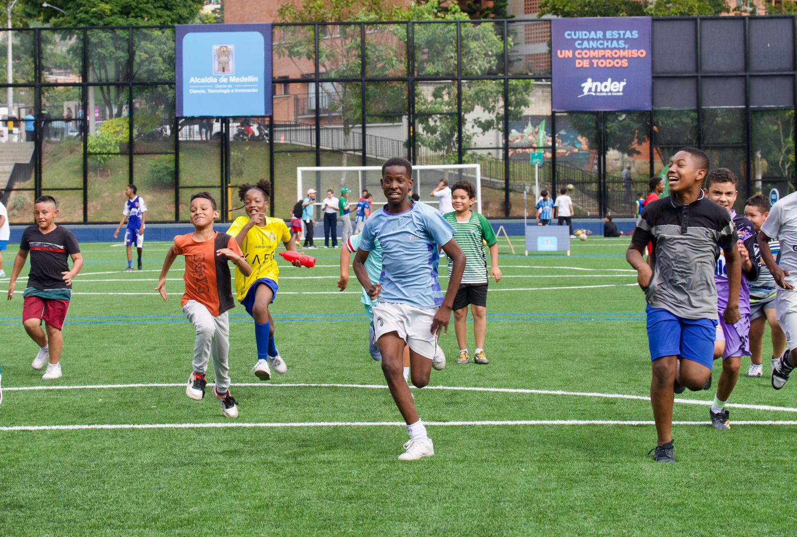 Así quedó la renovada cancha de Las Estancias en la comuna 8