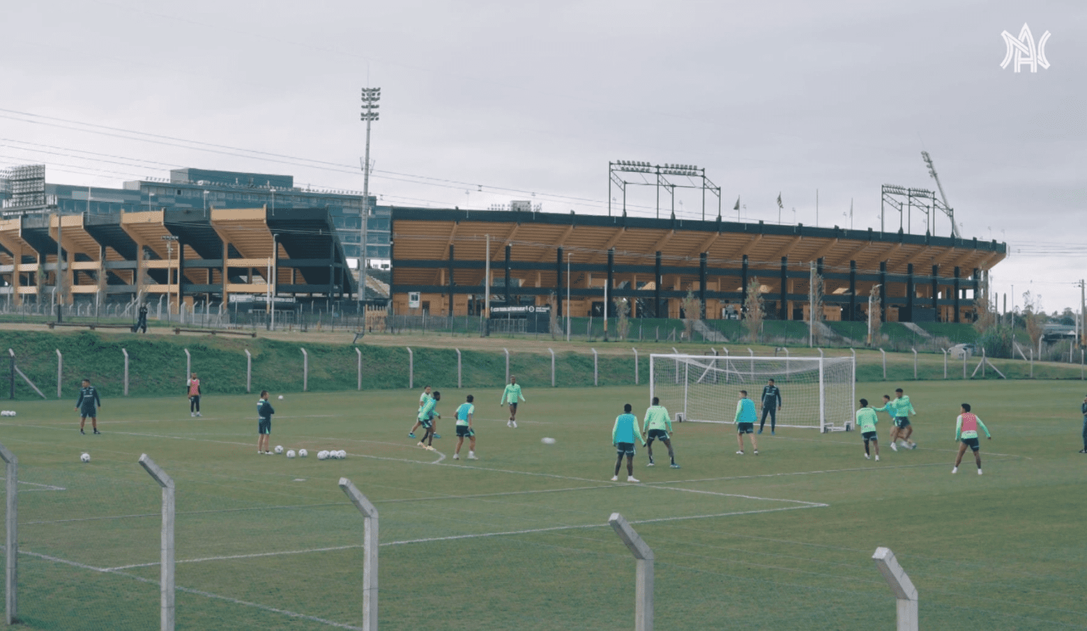 Atlético Nacional se prepara para mantener el liderato ante Nacional de Uruguay
