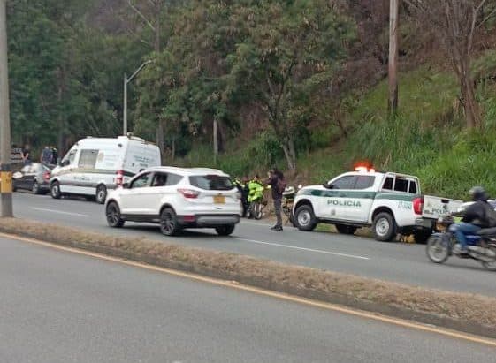 Autoridades hallan el cuerpo de un hombre embolsado en una camioneta abandonada