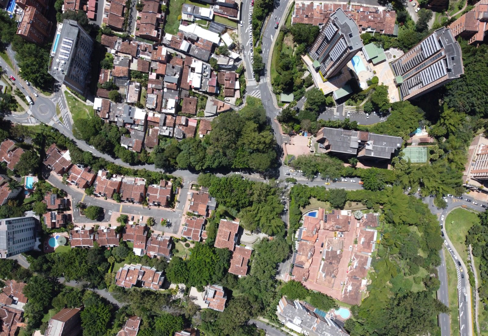 Avanza proceso de reasentamiento de 14 familias en El Poblado por obra de valorización