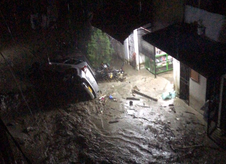 Buscan a niño de 7 años desaparecido tras desbordamiento de quebrada en Bello