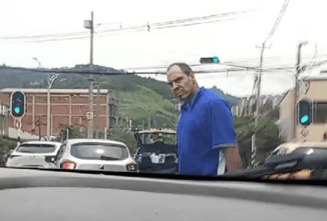 Buscan a sujeto que protagonizó acto de intolerancia en vías de Medellín
