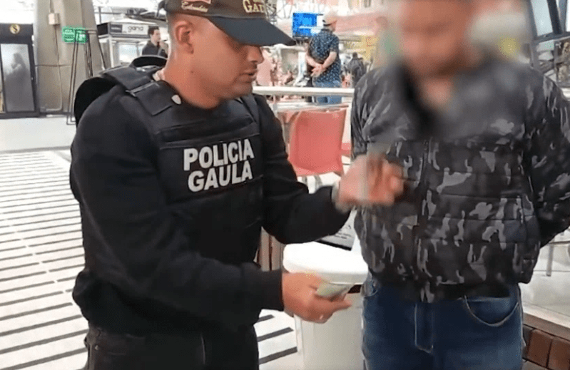 Cae falso policía que extorsionaba familias en Medellín