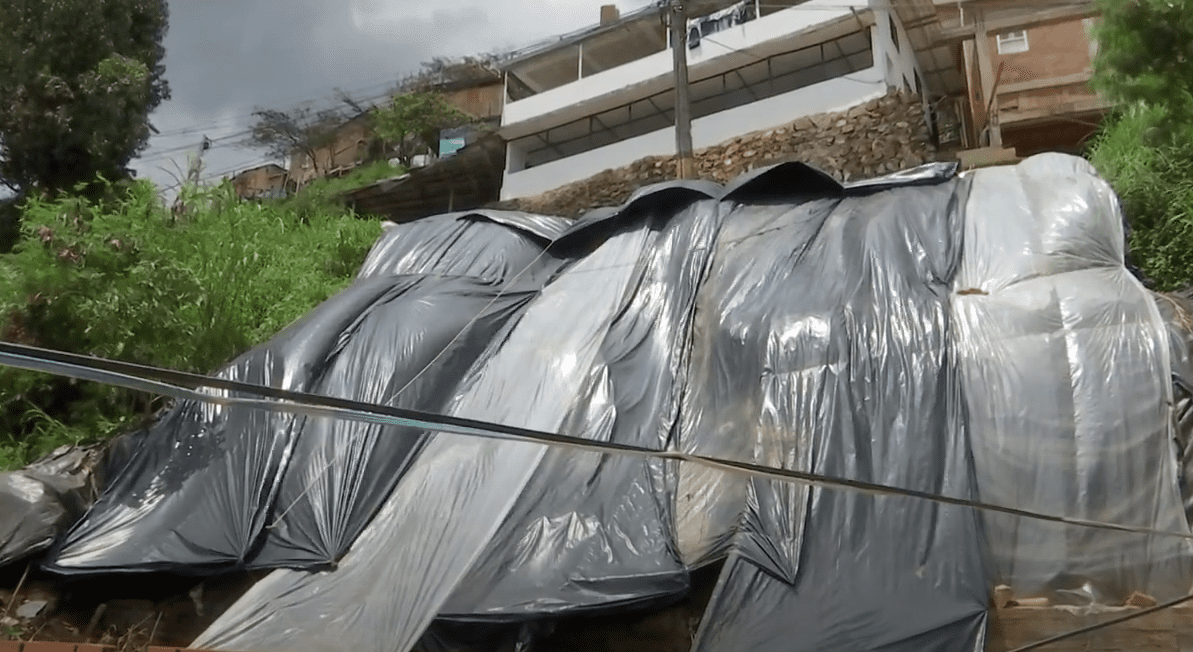 Habitantes del barrio La Cruz alertan por inestabilidad de única vía de acceso al sector