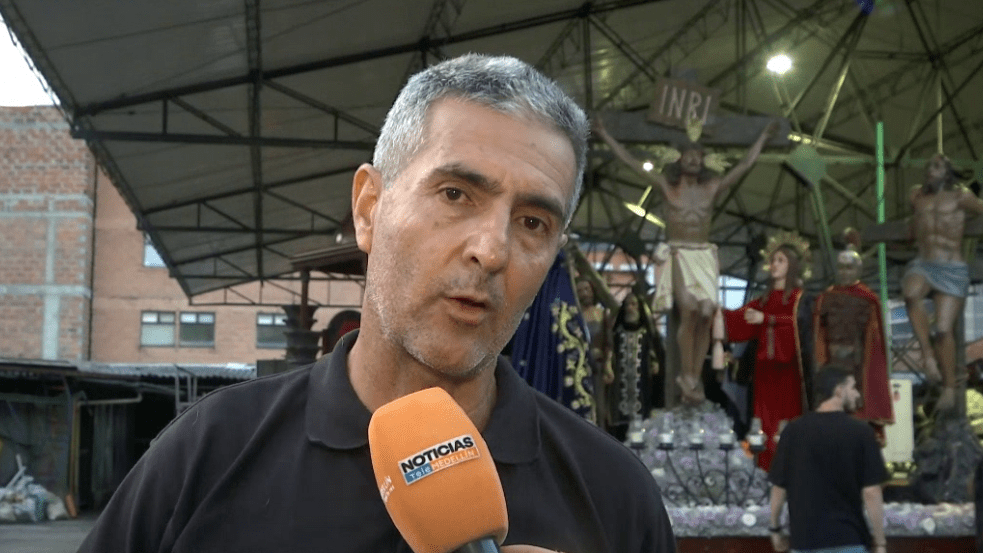 Carlos Arturo, el vecino de Envigado que lleva más de 30 años siendo carguero en Semana Santa