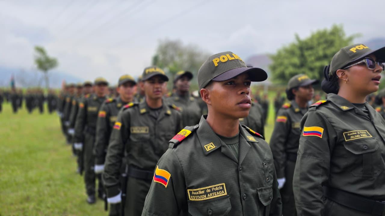 Cerca de 400 nuevos policías reforzarán la seguridad en Antioquia