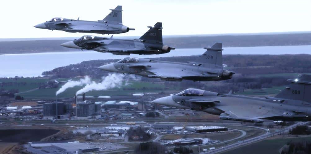 Colombia comprará 16 aviones suecos de combate de última tecnología