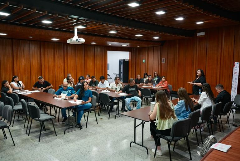 Comerciantes fueron escuchados en inquietudes del proyecto del Metro de la 80