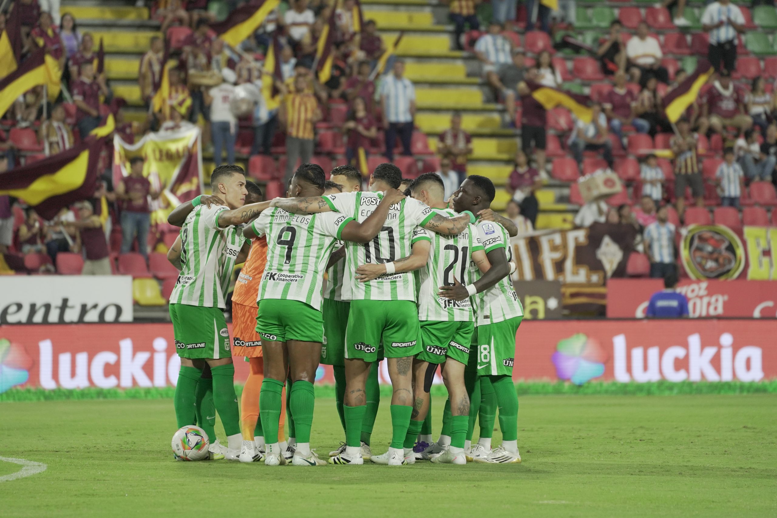 Con dos jugadores menos, Nacional sacó un empate frente a Deportes Tolima