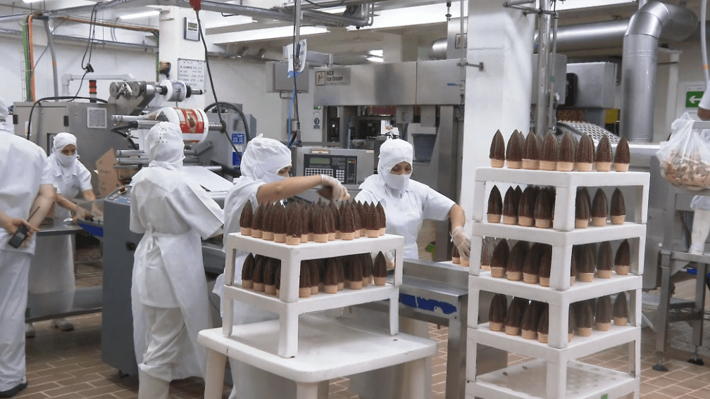 Con postres artesanales hechos por los abuelos se creó helados La Fresita