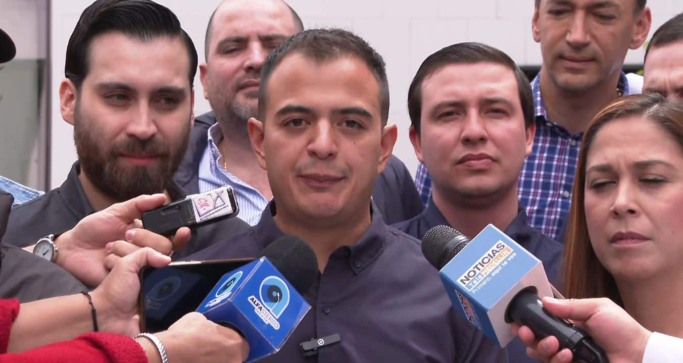 Concejales de Creemos rechazan intención del Gobierno de proponer una constituyente