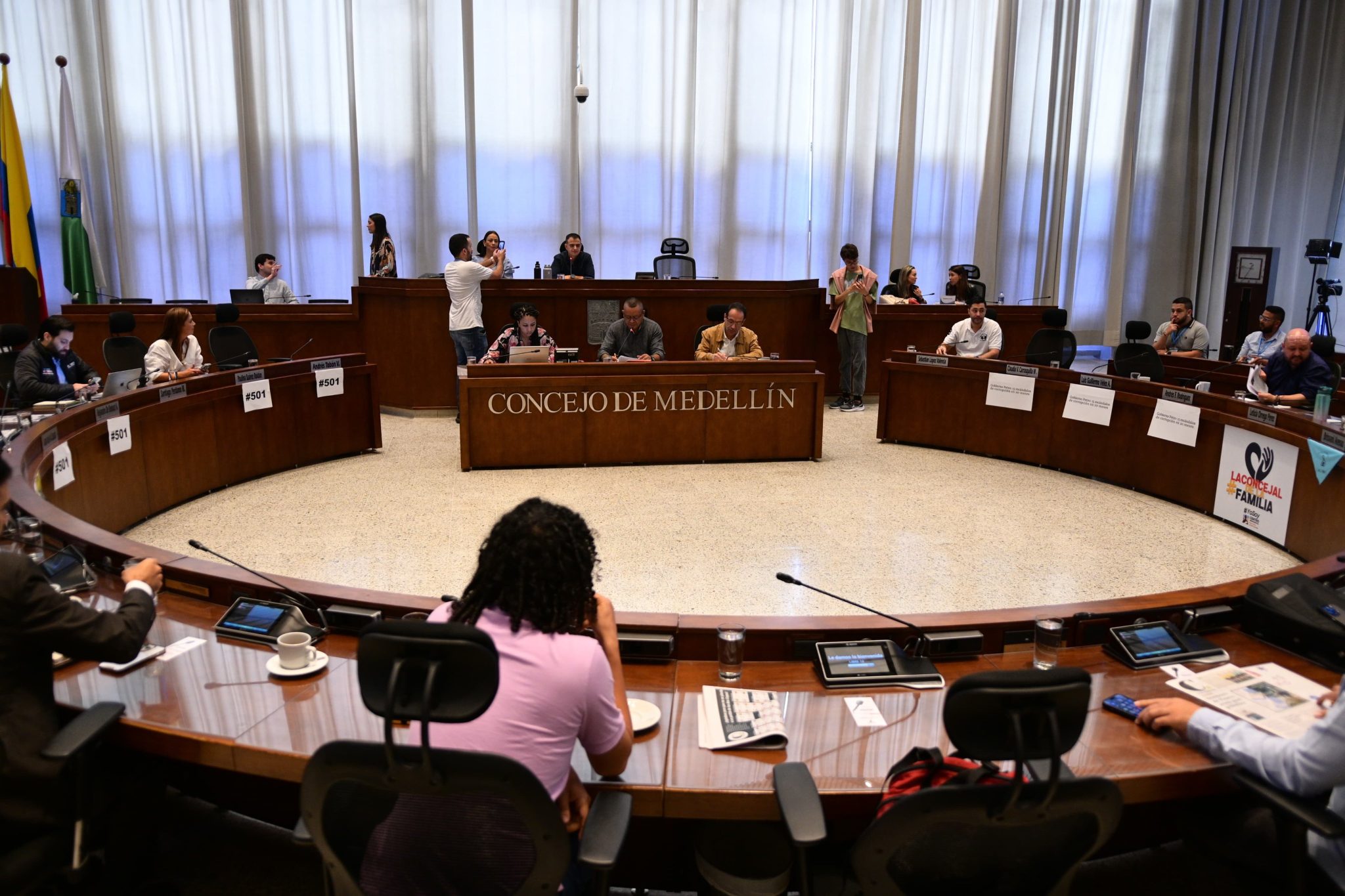 Concejales denuncian persecución del exalcalde Daniel Quintero