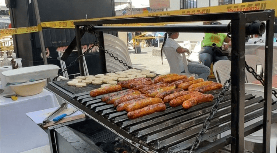 Copacabana se saborea con el Festival de Chorizo Artesanal