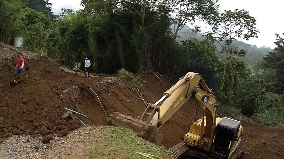 Cuál es el problema en la loma Los Balsos y por qué no han reabierto la vía
