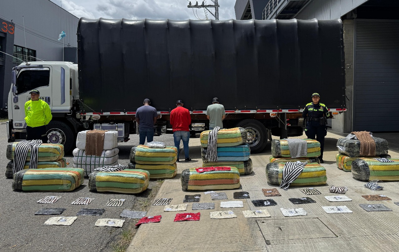 Decomisan mercancía de contrabando avaluada en más de 2 mil millones de pesos