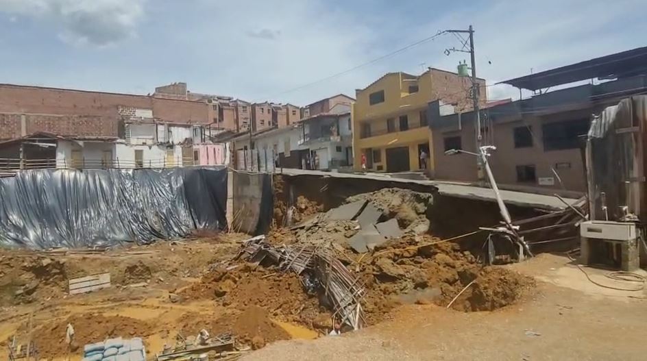 Deslizamiento en Girardota se llevó una calle y obliga evacuación de cuatro familias