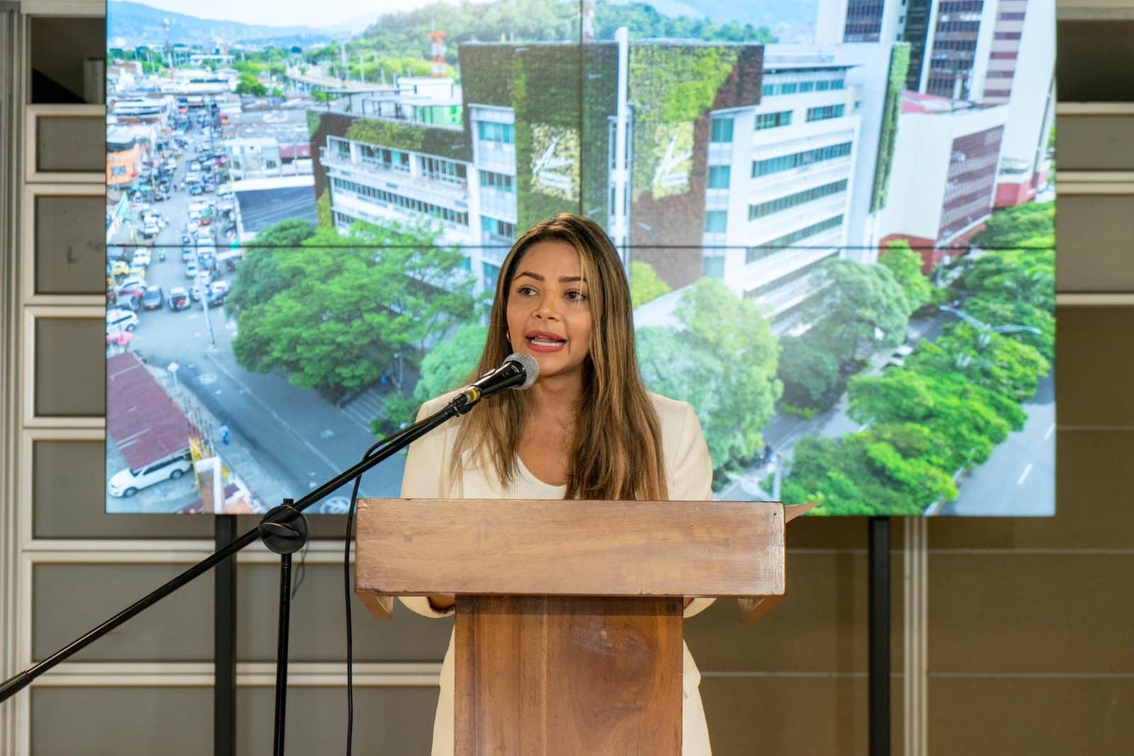 Directora del Área Metropolitana denuncia 13 casos de presunta corrupción en la entidad durante la pasada administración