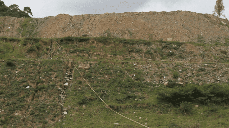 Ejecutan acciones para proteger talud de tierra en La Escombrera