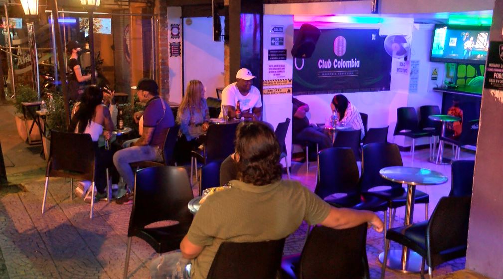 Emiten decreto para extender horarios de bares y comercios en estas fechas especiales