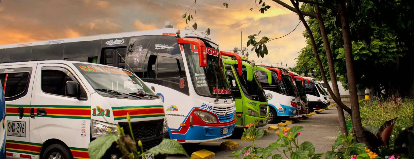 Empresas de buses dejan de transportar cerca de 1200 pasajeros a diario por bloqueos del paro minero