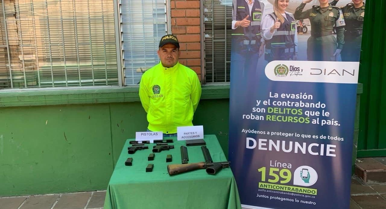 Encuentran partes un fusil y dos pistolas que estaban en un paquete proveniente de Estados Unidos