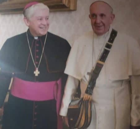 Esta es la historia de Saúl, el artesano que le hizo el carriel al papa Francisco