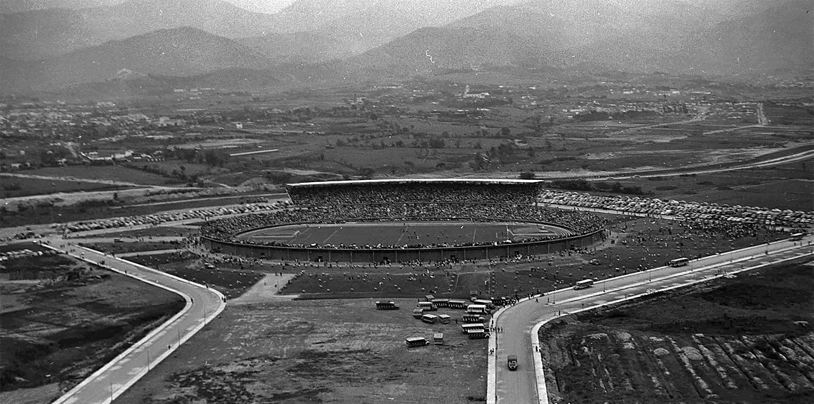 El Estadio Atanasio Girardot no es solo el escenario más importante del fútbol antioqueño, sino un verdadero monumento a la historia y al esfuerzo colectivo de Medellín. Inaugurado el jueves 19 de marzo de 1953, este coloso ubicado en el sector de Laureles nació para convertirse en el alma deportiva de una ciudad en crecimiento.
