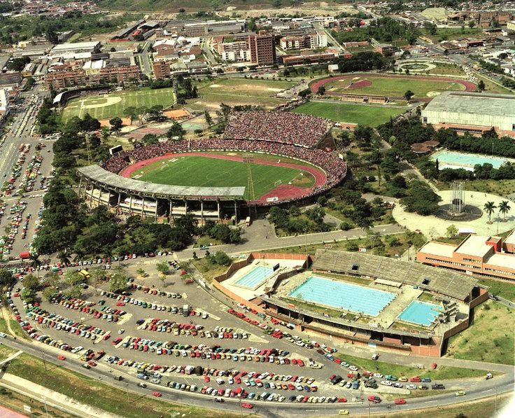 El Estadio Atanasio Girardot no es solo el escenario más importante del fútbol antioqueño, sino un verdadero monumento a la historia y al esfuerzo colectivo de Medellín. Inaugurado el jueves 19 de marzo de 1953, este coloso ubicado en el sector de Laureles nació para convertirse en el alma deportiva de una ciudad en crecimiento.