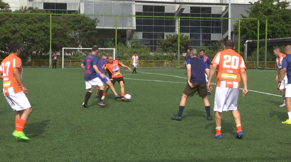 Este es el equipo de fútbol de sacerdotes de Medellín que sueña con ganar la Copa de la Fe