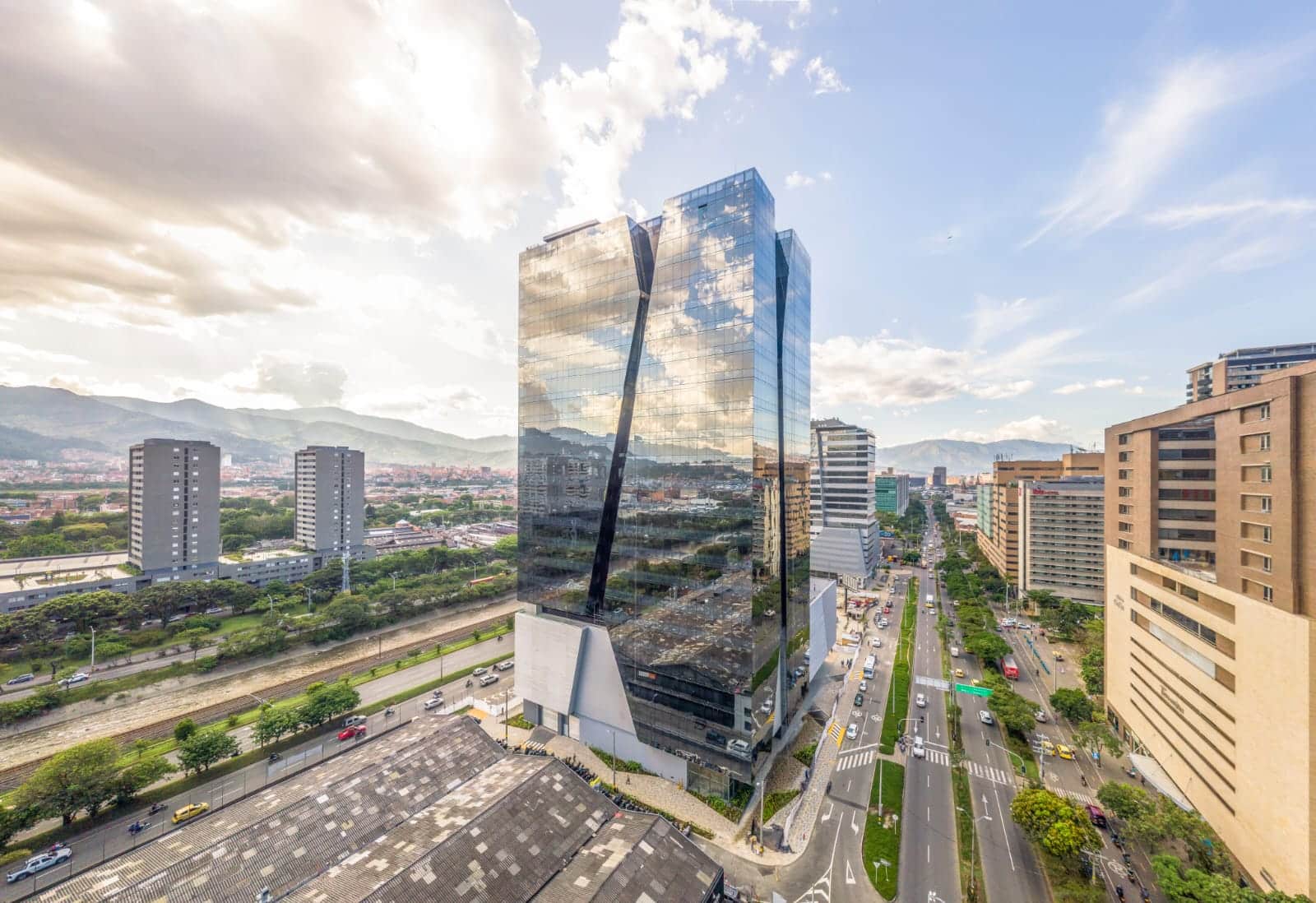 Este es el megaproyecto que construye novedoso edificio empresarial en Medellín