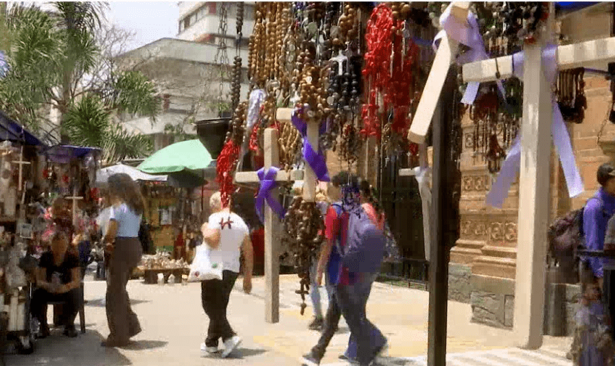 Estos son los productos religiosos que la gente más compra durante estos días