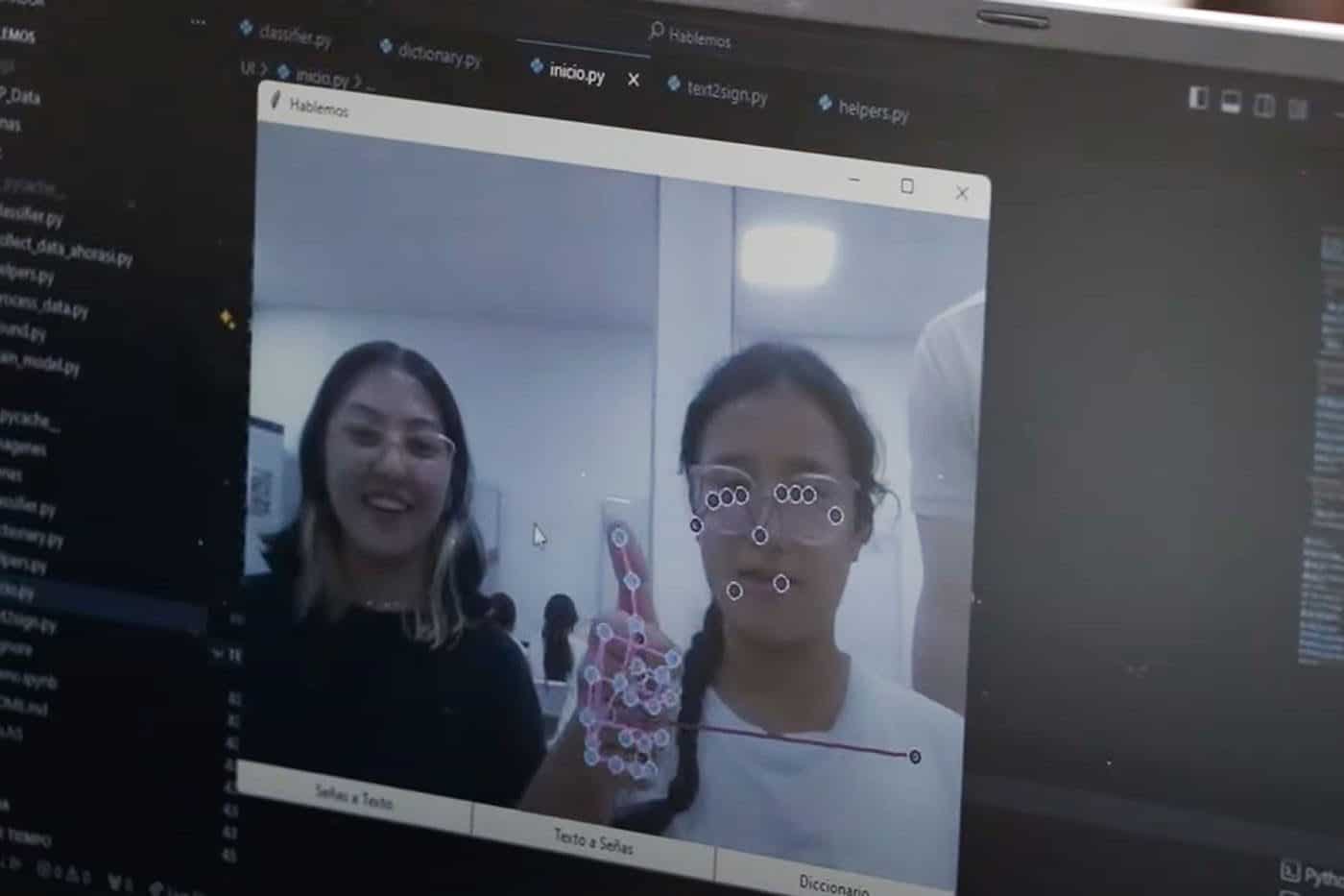 Estudiantes crearon aplicación para traducir lengua de señas colombiana