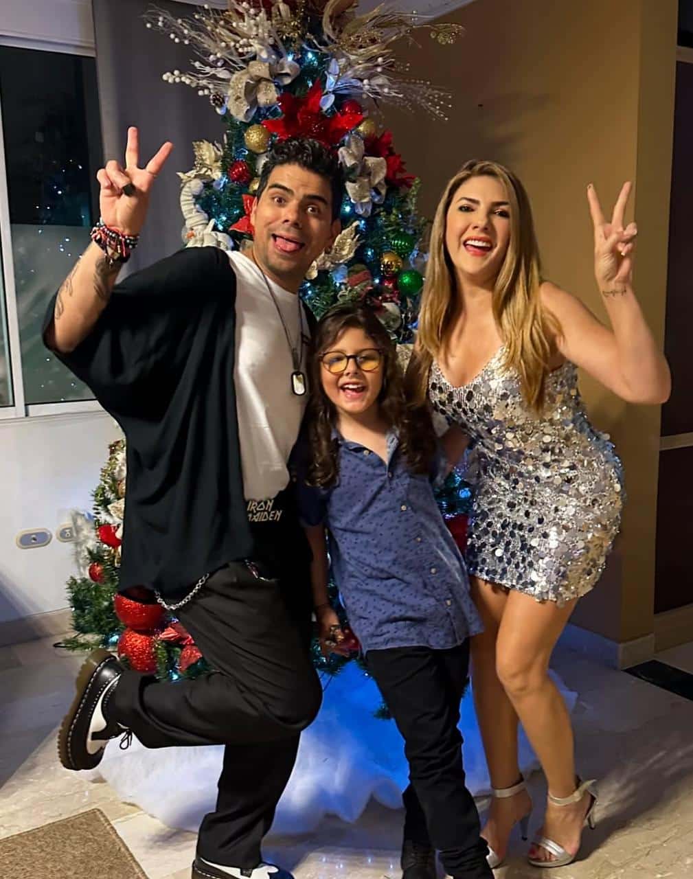 La llegada del 2025 estuvo llena de emociones y festejos para varios famosos colombianos, quienes no dudaron en compartir sus mejores momentos a través de redes sociales. Desde emotivos mensajes de agradecimiento hasta extravagantes celebraciones, los famosos dieron la bienvenida al nuevo año rodeados de familia y amigos.