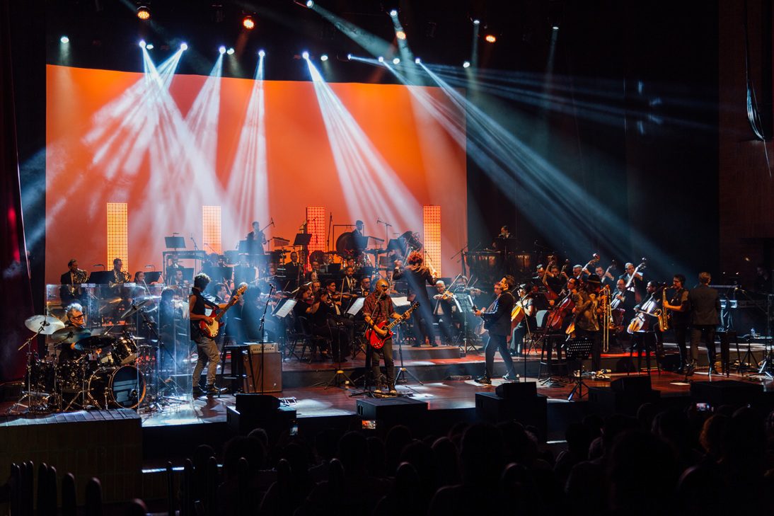 Filarmed marca un hito en la historia de la música sinfónica de Colombia al convertirse en la primera orquesta del país en presentarse en el icónico Movistar Arena de Buenos Aires. Este logro no solo representa un momento inolvidable para la agrupación, sino también un paso firme hacia la internacionalización del talento musical colombiano.