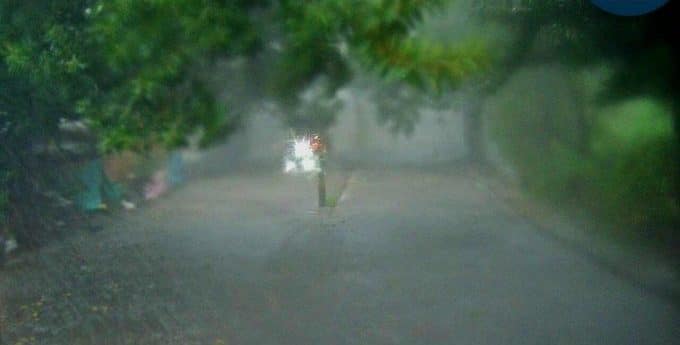 Fuerte aguacero en Medellín deja calles inundadas y caída de árboles
