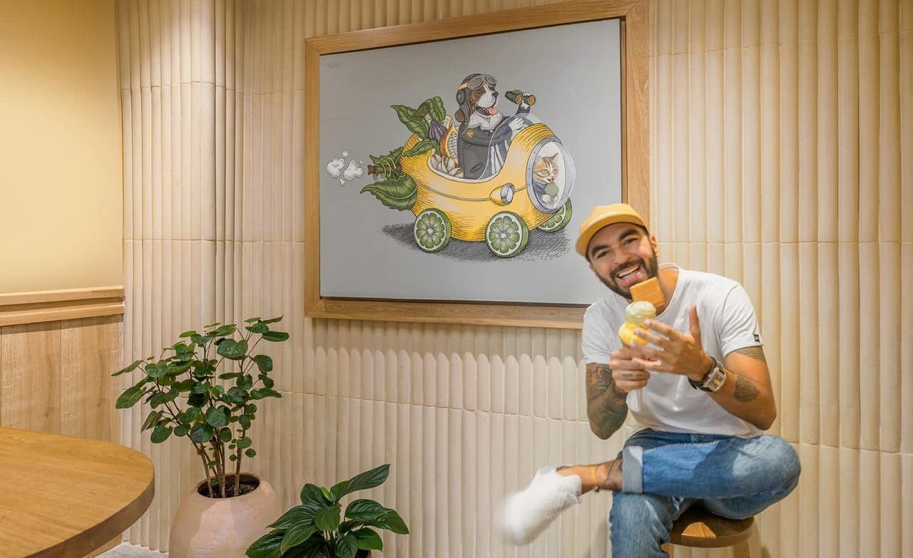 Diego Arboleda, más conocido como “Godie”, es un artista de Medellín que cuenta historias a través de murales, lienzos e ilustraciones.