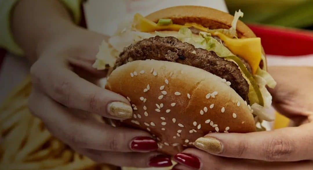 Habrá hamburguesas con queso de una reconocida marca a .900 pesos